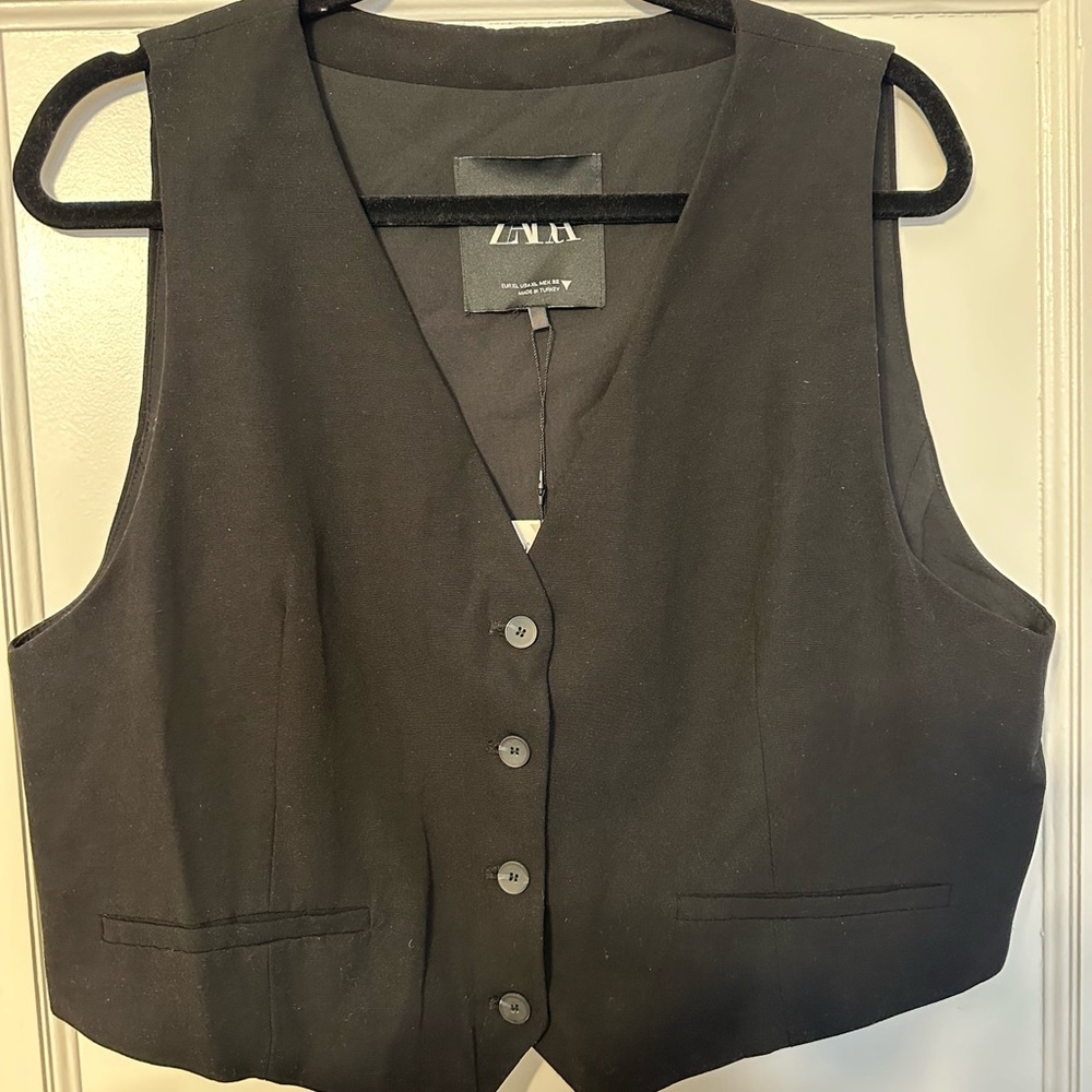 Zara Cropped Black Button-Up Vest